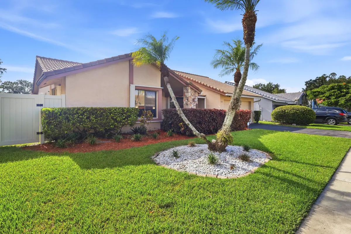 700 NW 102ND Way, Plantation, FL – photo 3