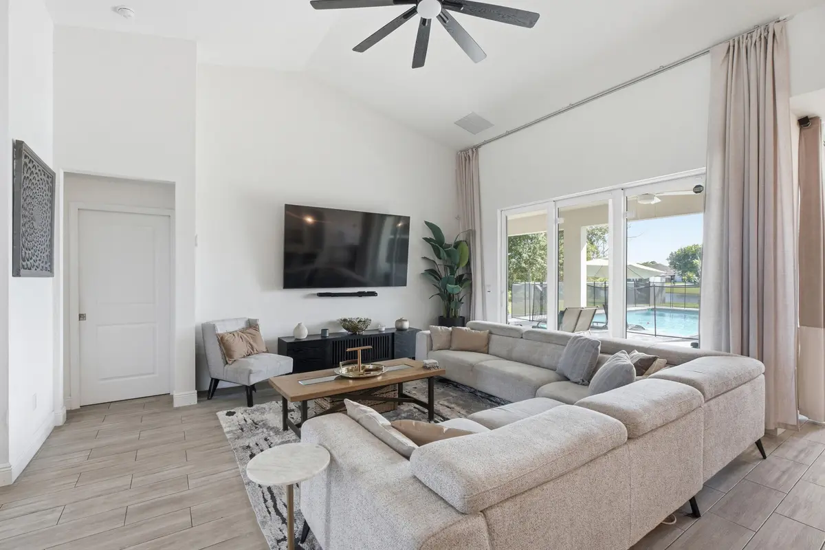 - at 1174 SW Edinburgh Drive, Port St. Lucie