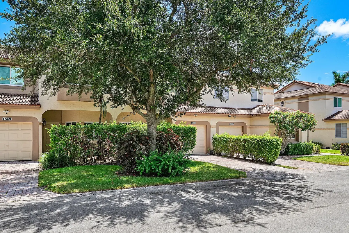 Front view at 6757 Via Regina, Boca Raton