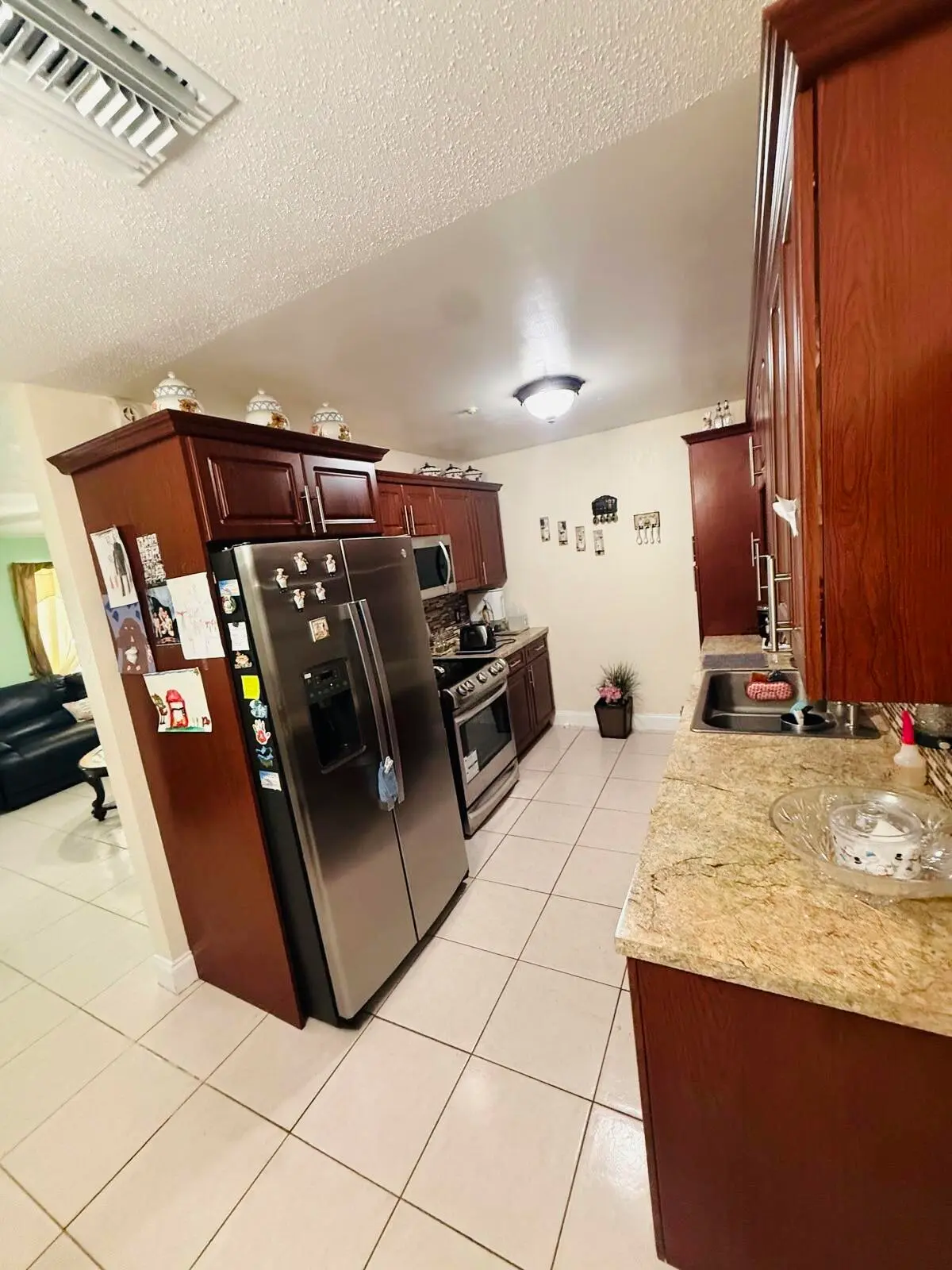 . at 3335 10th Avenue, Palm Springs