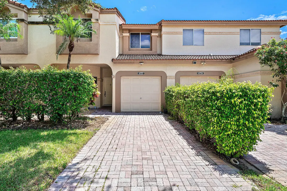 Front view at 6757 Via Regina, Boca Raton
