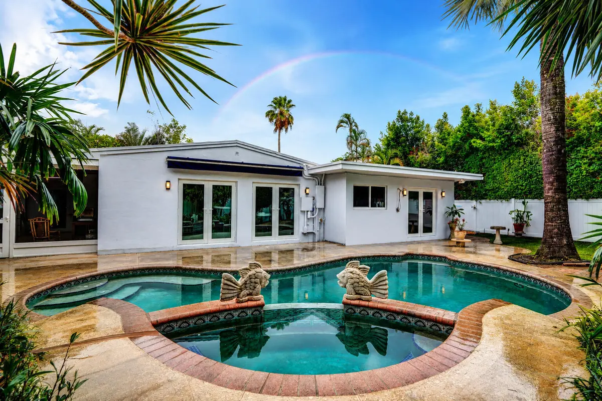 Tropical backyard escape at 908 NE 16th Place, Fort Lauderdale