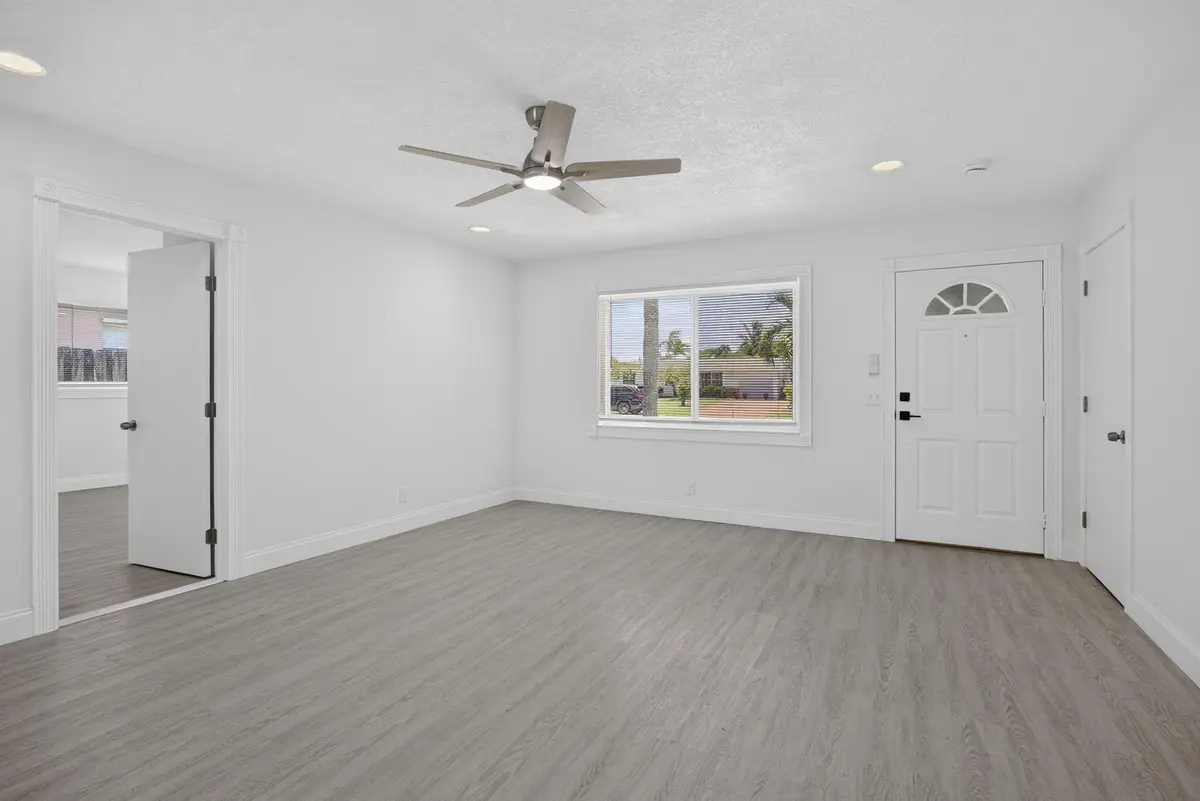 Living at 514 Riverside Drive, Palm Beach Gardens