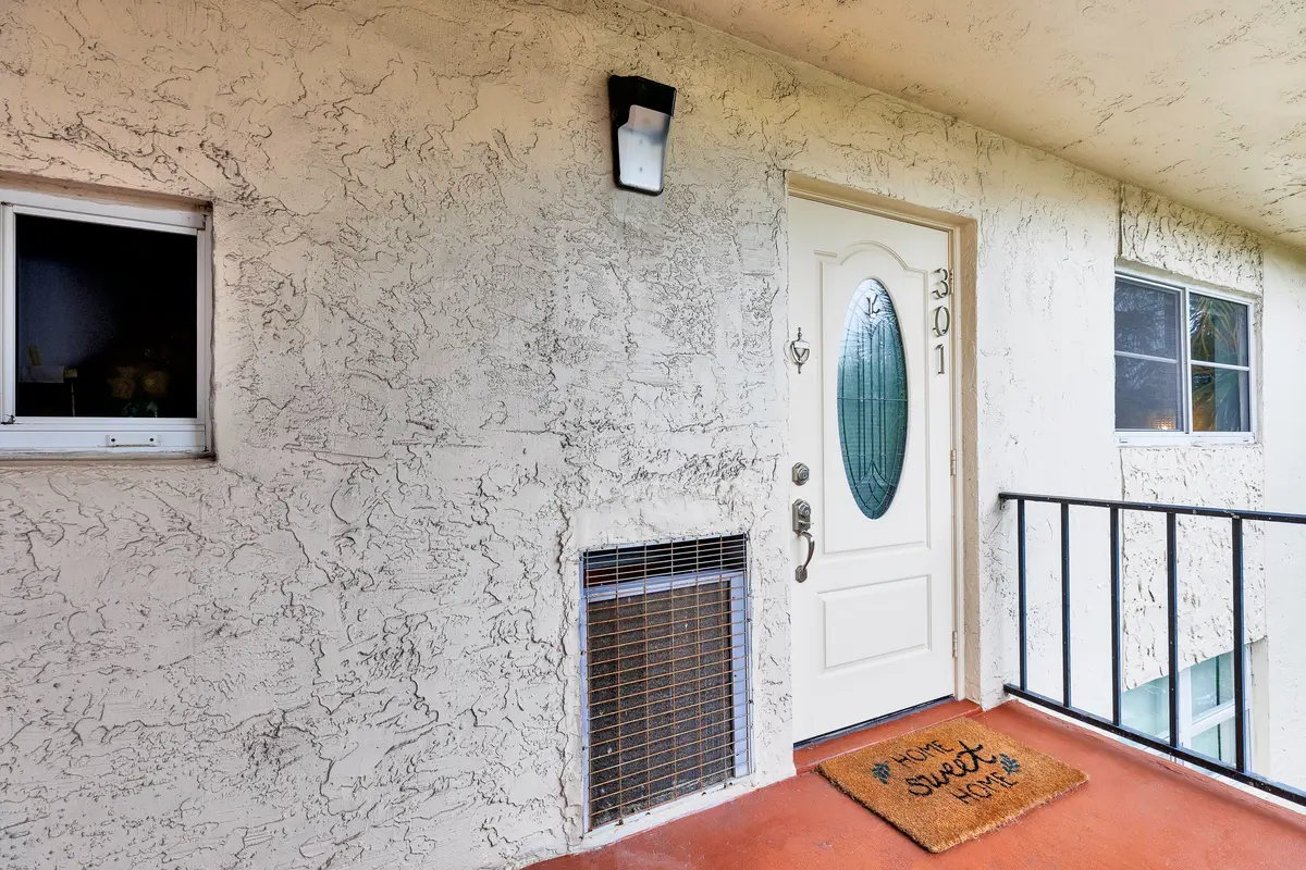 EXT-2 at 9500 N Hollybrook Lake Drive 301, Pembroke Pines