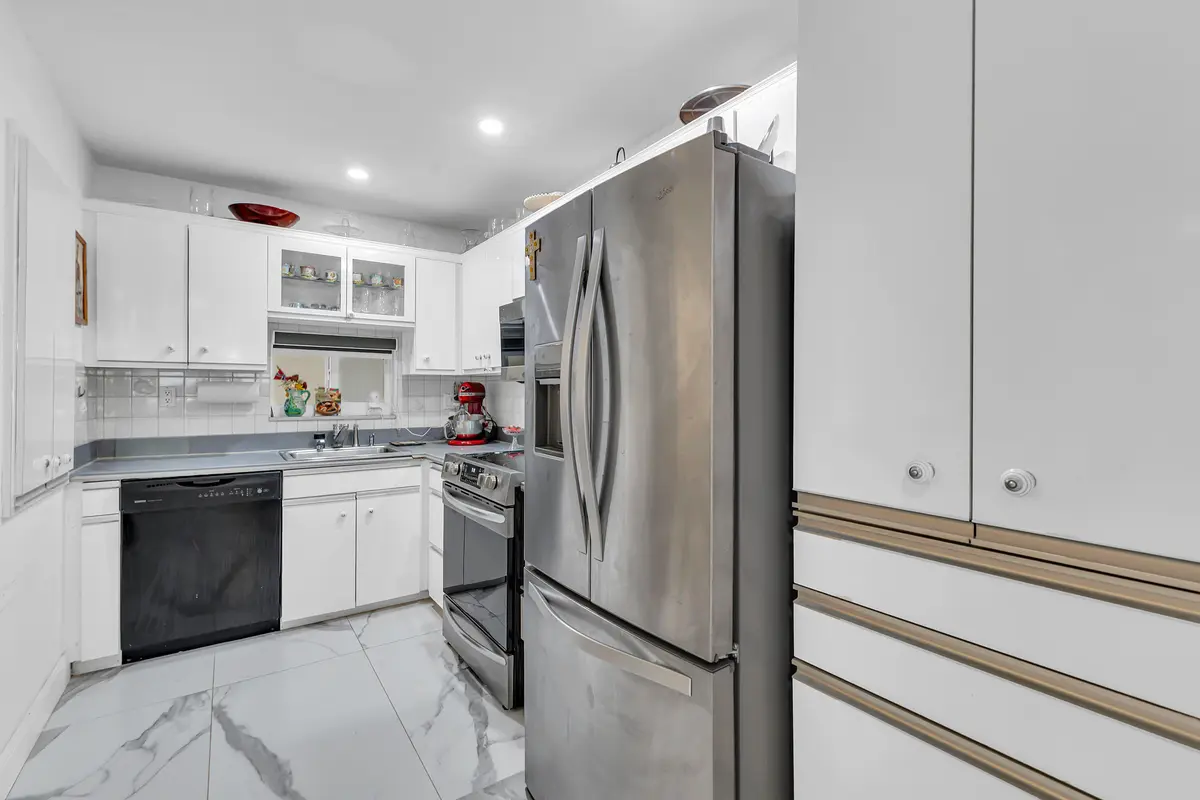 INT-12 at 9500 N Hollybrook Lake Drive 301, Pembroke Pines