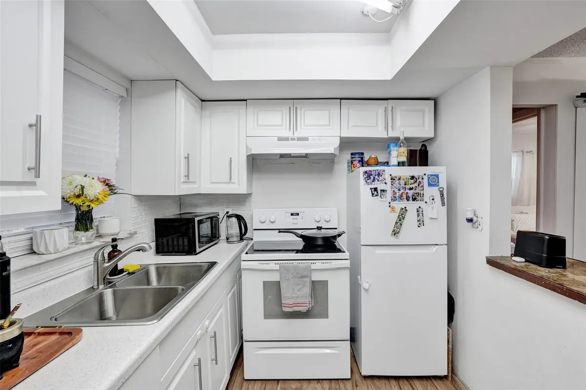Photo 7 at 4240 NW 21ST Avenue 1, Oakland Park