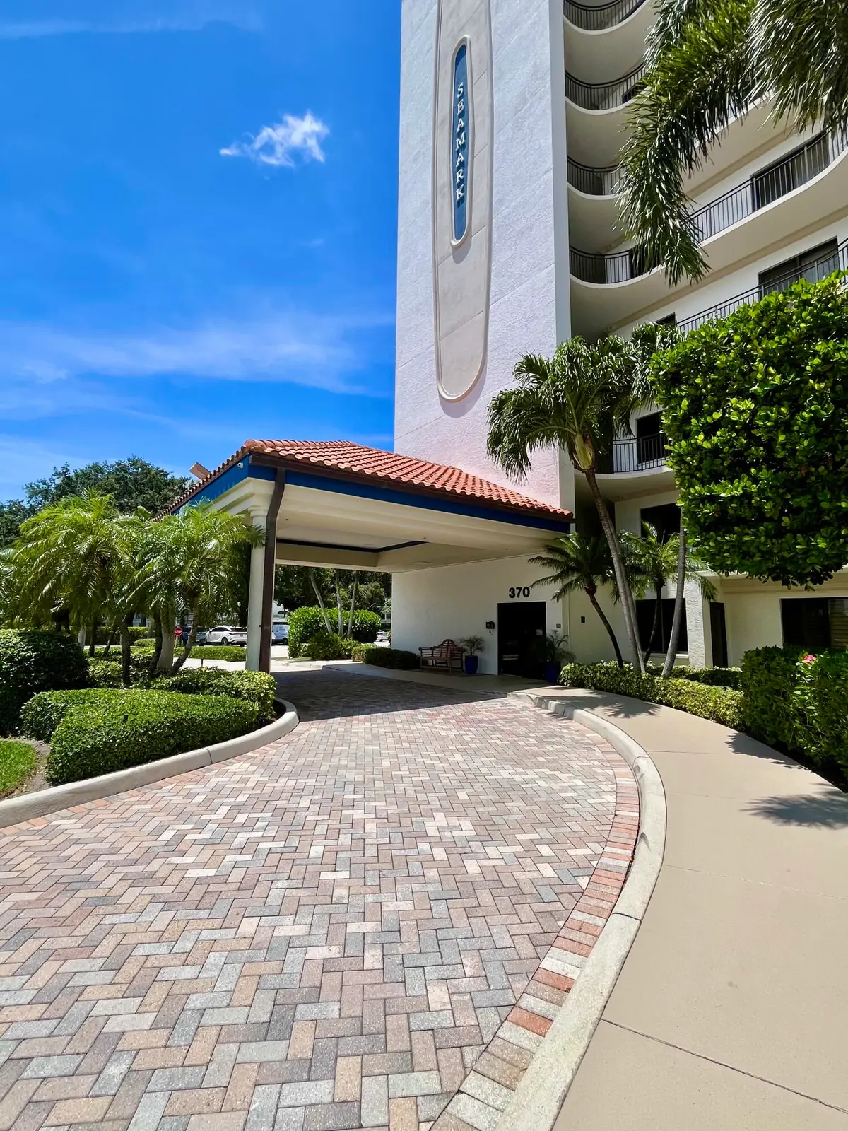 Front of Bldg at 370 GOLFVIEW Road 302, North Palm Beach
