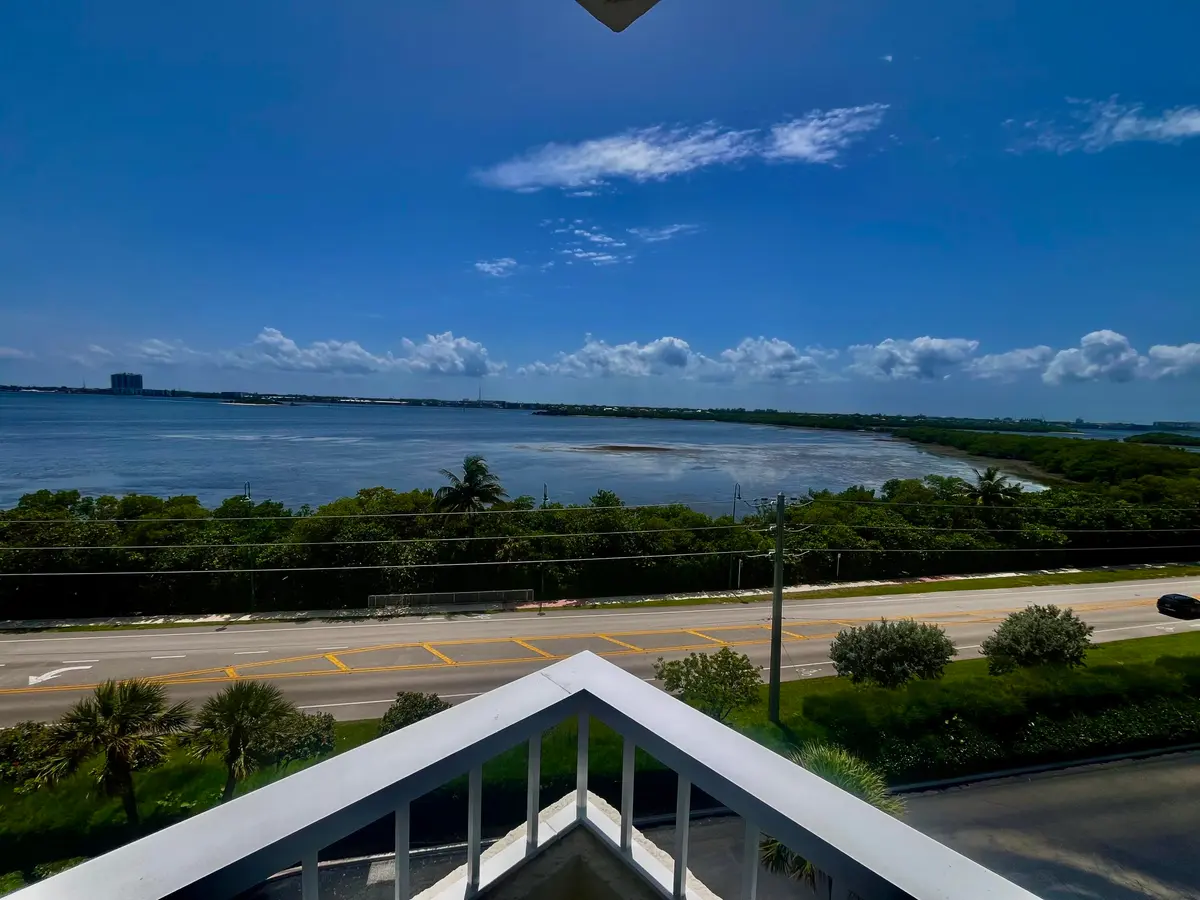 VIews at 5550 N OCEAN Drive 6D, Singer Island
