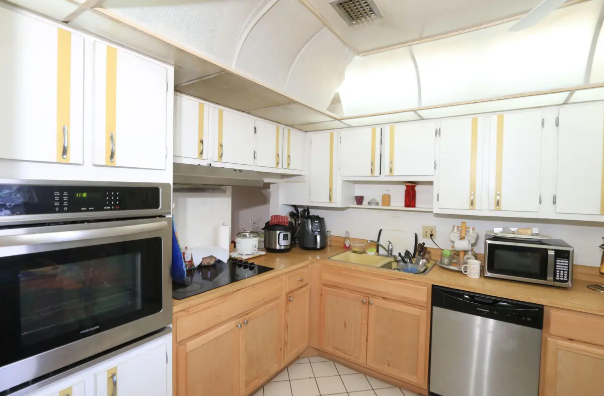 Kitchen at 2886 Fernley Drive 91, West Palm Beach