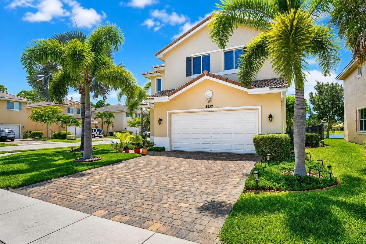 Driveway at 5652 Caranday Palm Drive, Greenacres