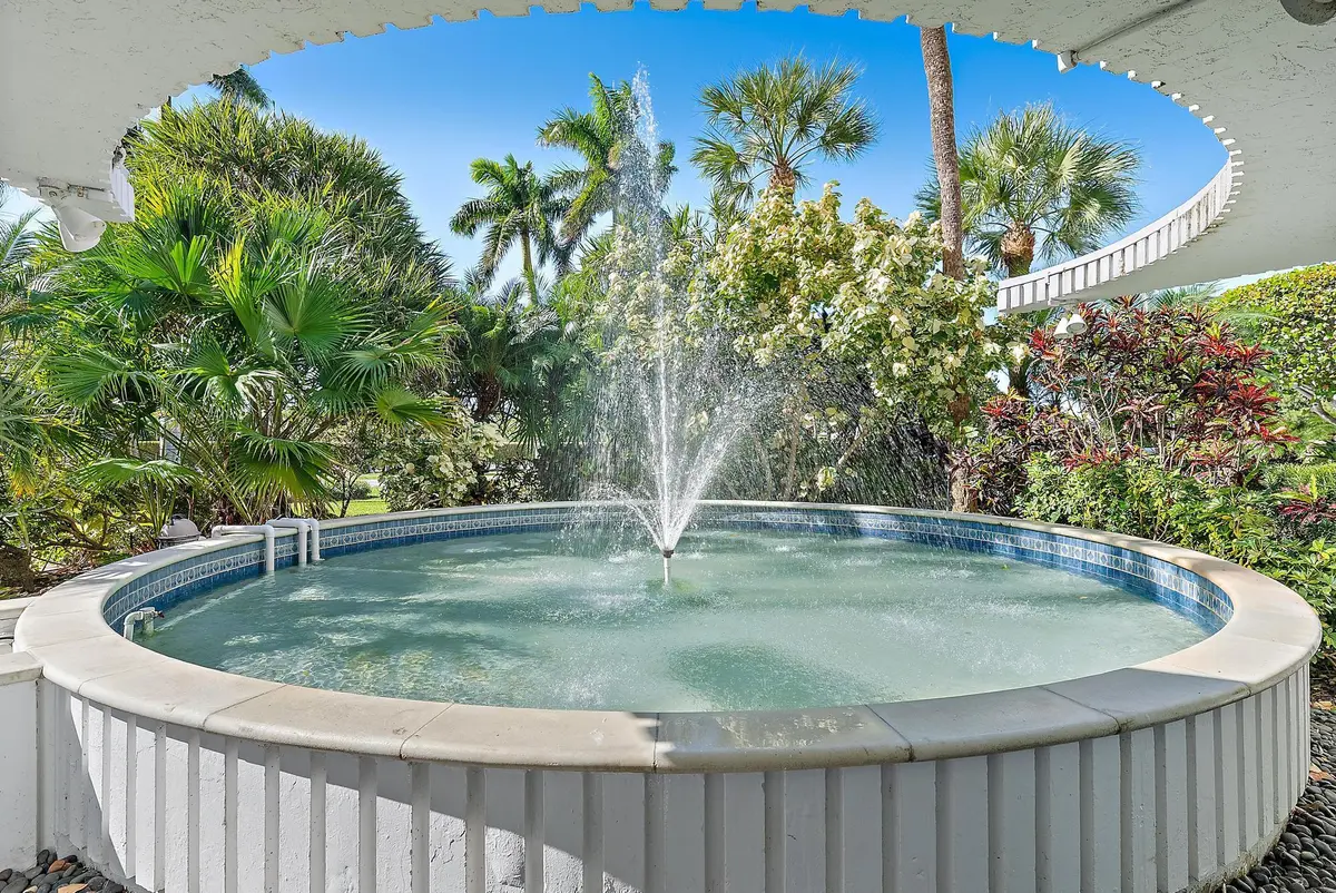 fountain at 2295 S OCEAN Boulevard 418, Palm Beach
