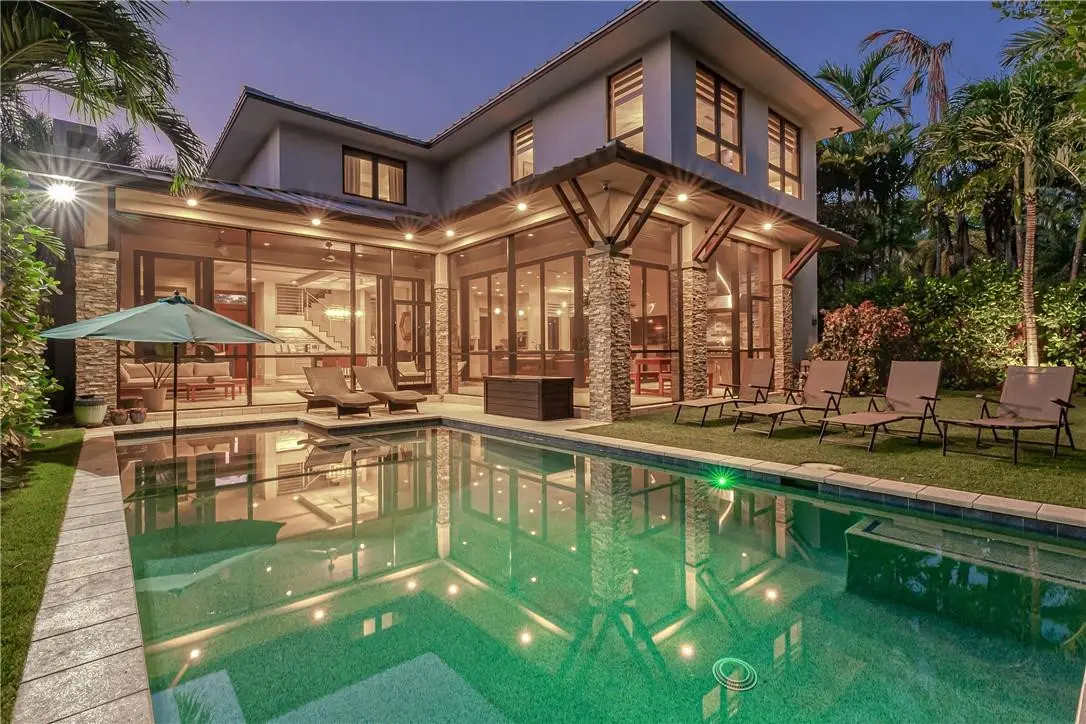 Photo 3 at 404 NE 13th Avenue, Fort Lauderdale