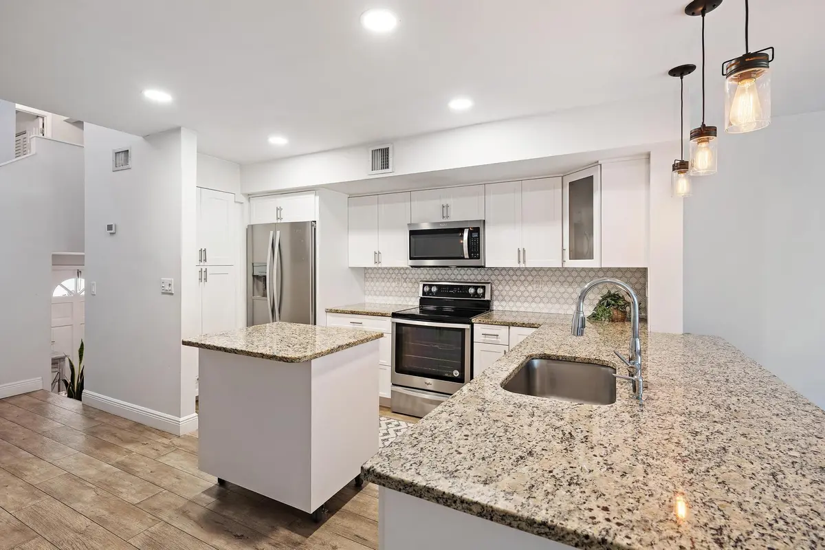 388 Golfview Rd apt h-4 at 388 Golfview Road H, North Palm Beach