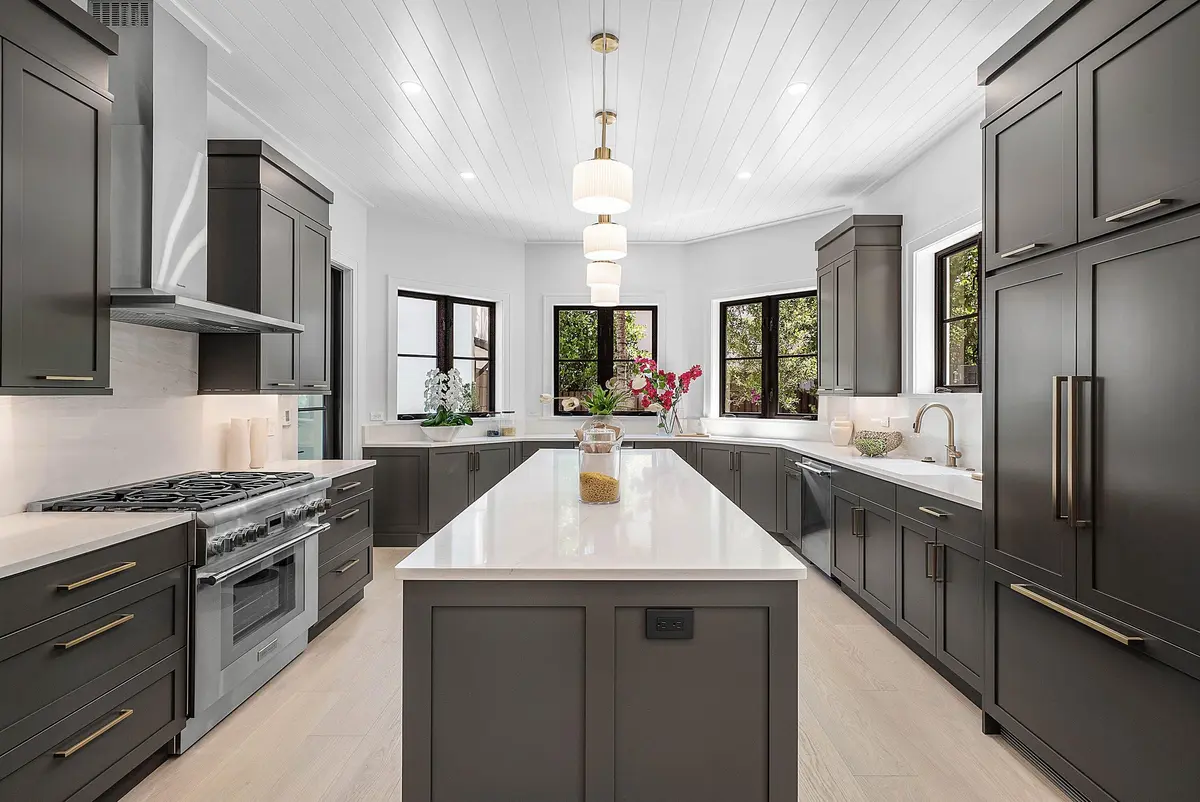 022-230PershingWay-WestPalmBeach-FL-3340 at 230 Pershing Way, West Palm Beach