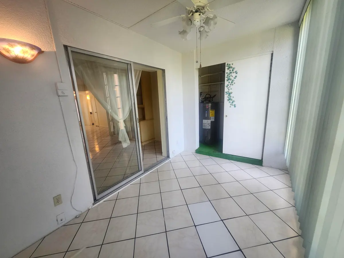 Florida room at 230 NE 26th Avenue 209, Boynton Beach