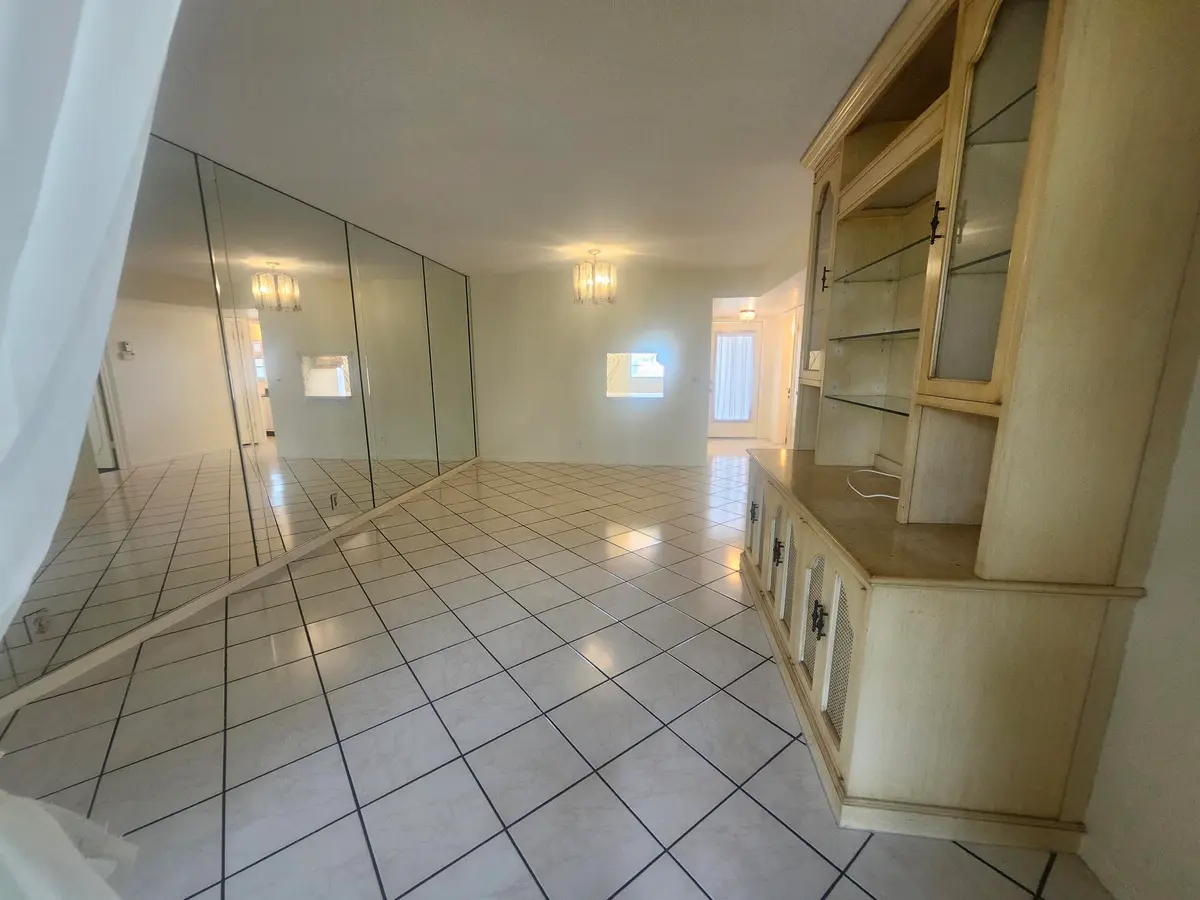 Family Room at 230 NE 26th Avenue 209, Boynton Beach