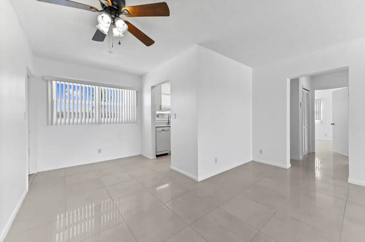 10 Dining area 01 at 2755 NE 28th Avenue F-1, Lighthouse Point