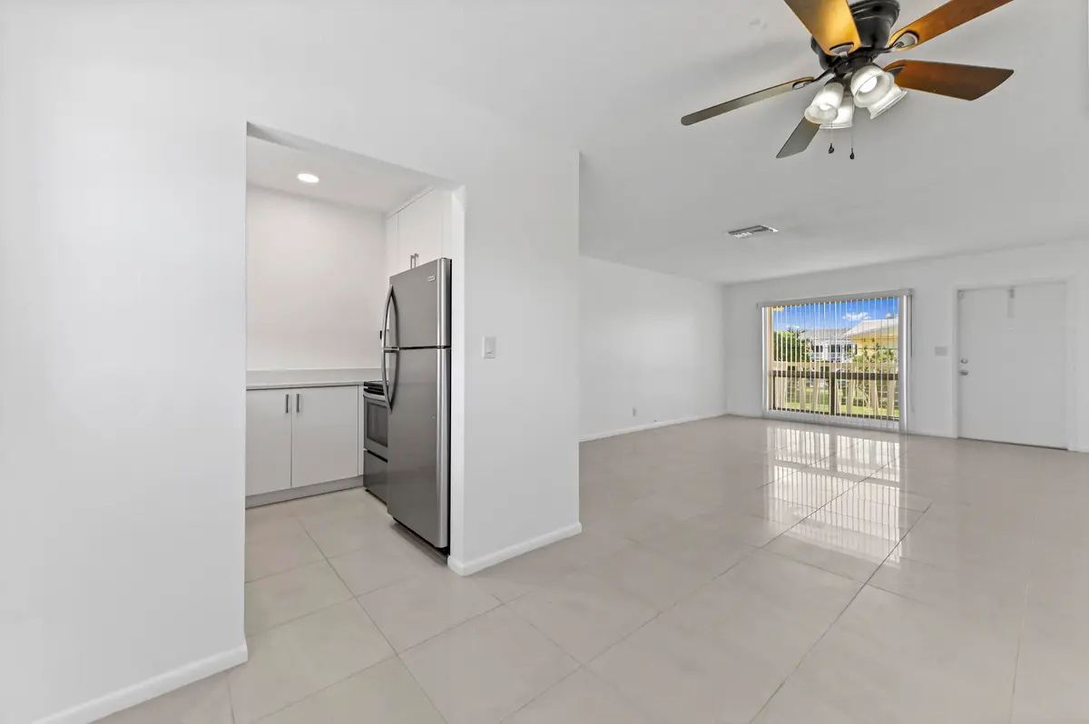 11 Dining area 02 at 2755 NE 28th Avenue F-1, Lighthouse Point