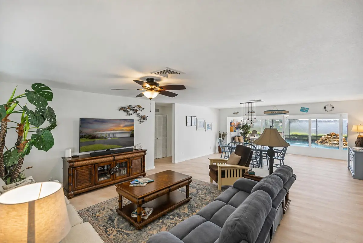 manatee convtd great room at 2066 5TH Court, Vero Beach