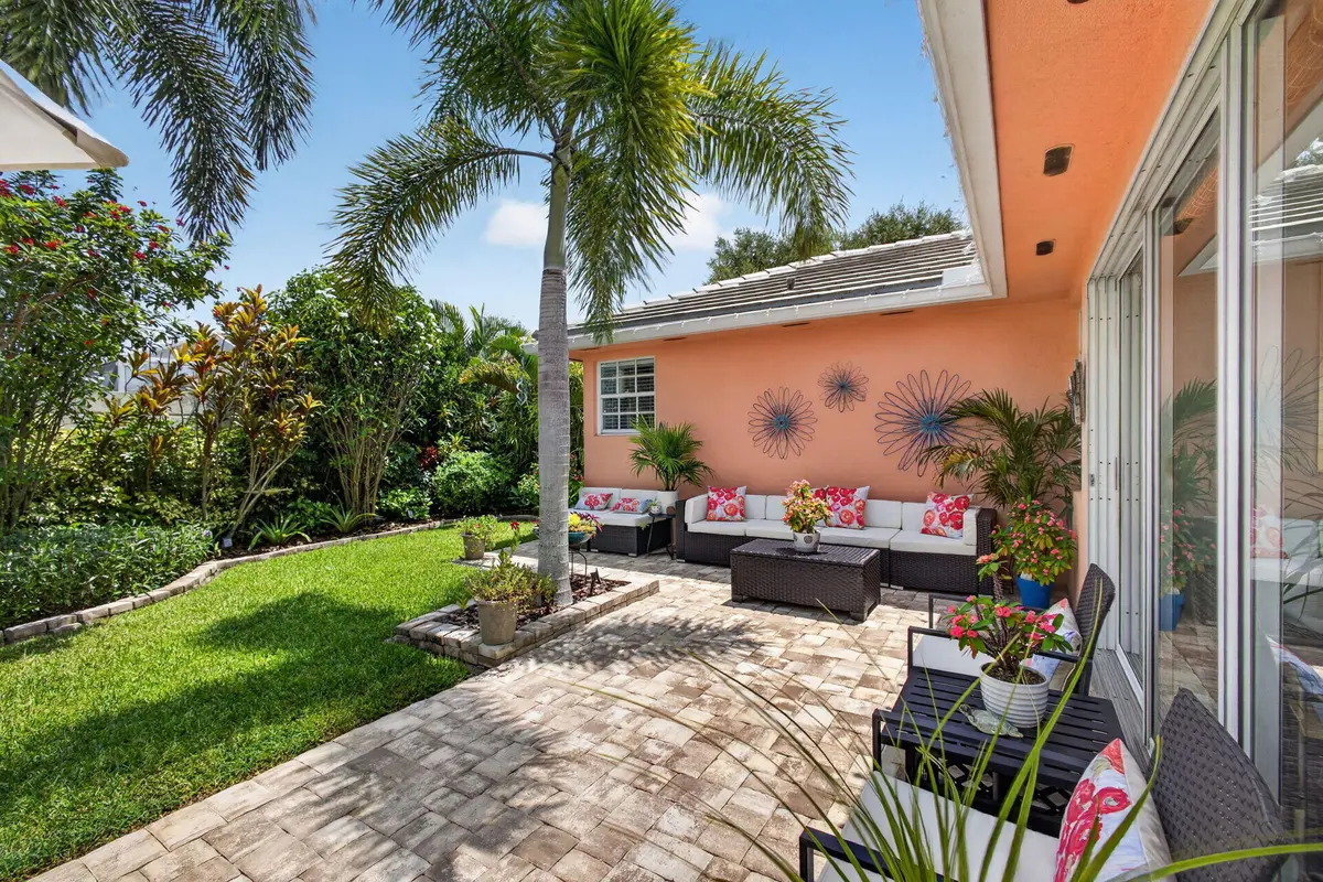 29-Backyard at 4089 Old Oak Drive, Palm Beach Gardens