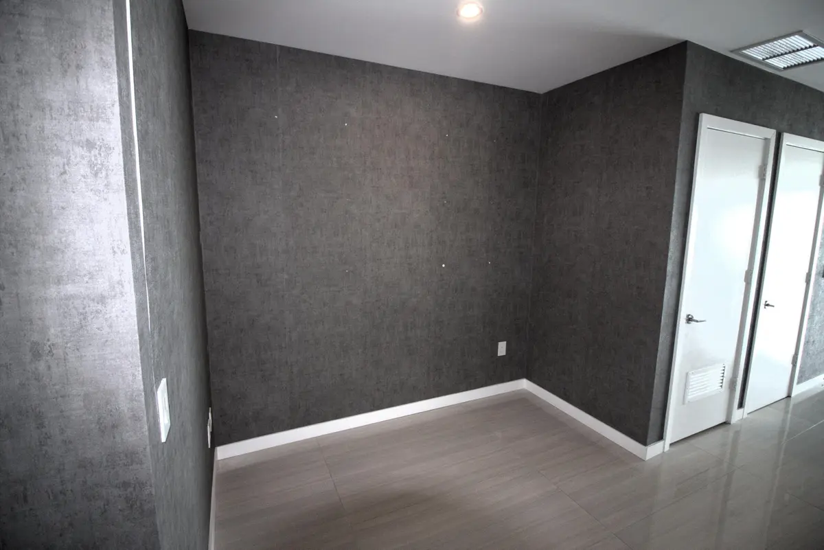den at 480 NE 31st Street 906, Miami