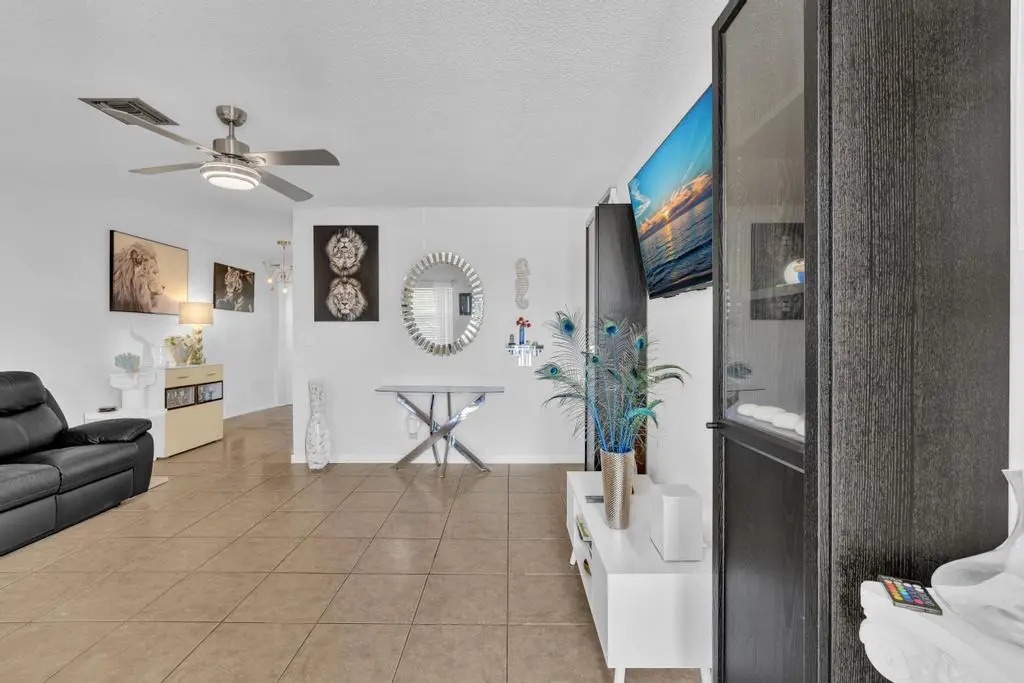 FPP00361 at 560-564 NE 35th Street, Oakland Park