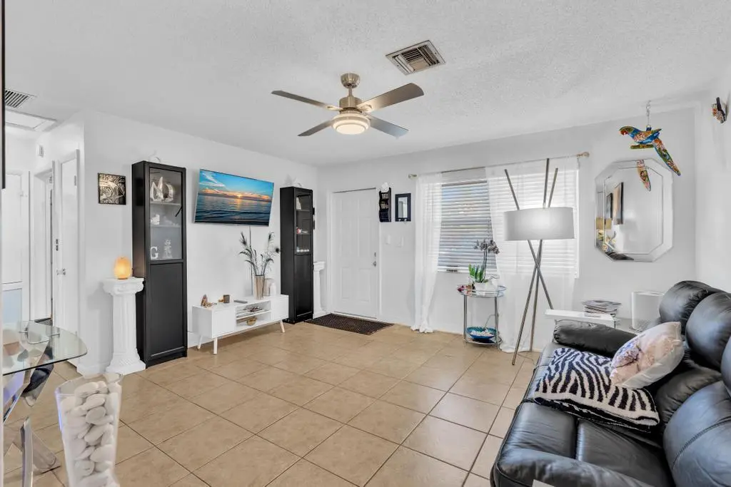 FPP00376 at 560-564 NE 35th Street, Oakland Park