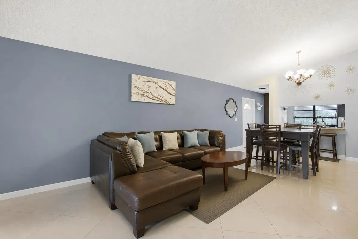 Livingroom at 1470 Summit Run Circle, West Palm Beach