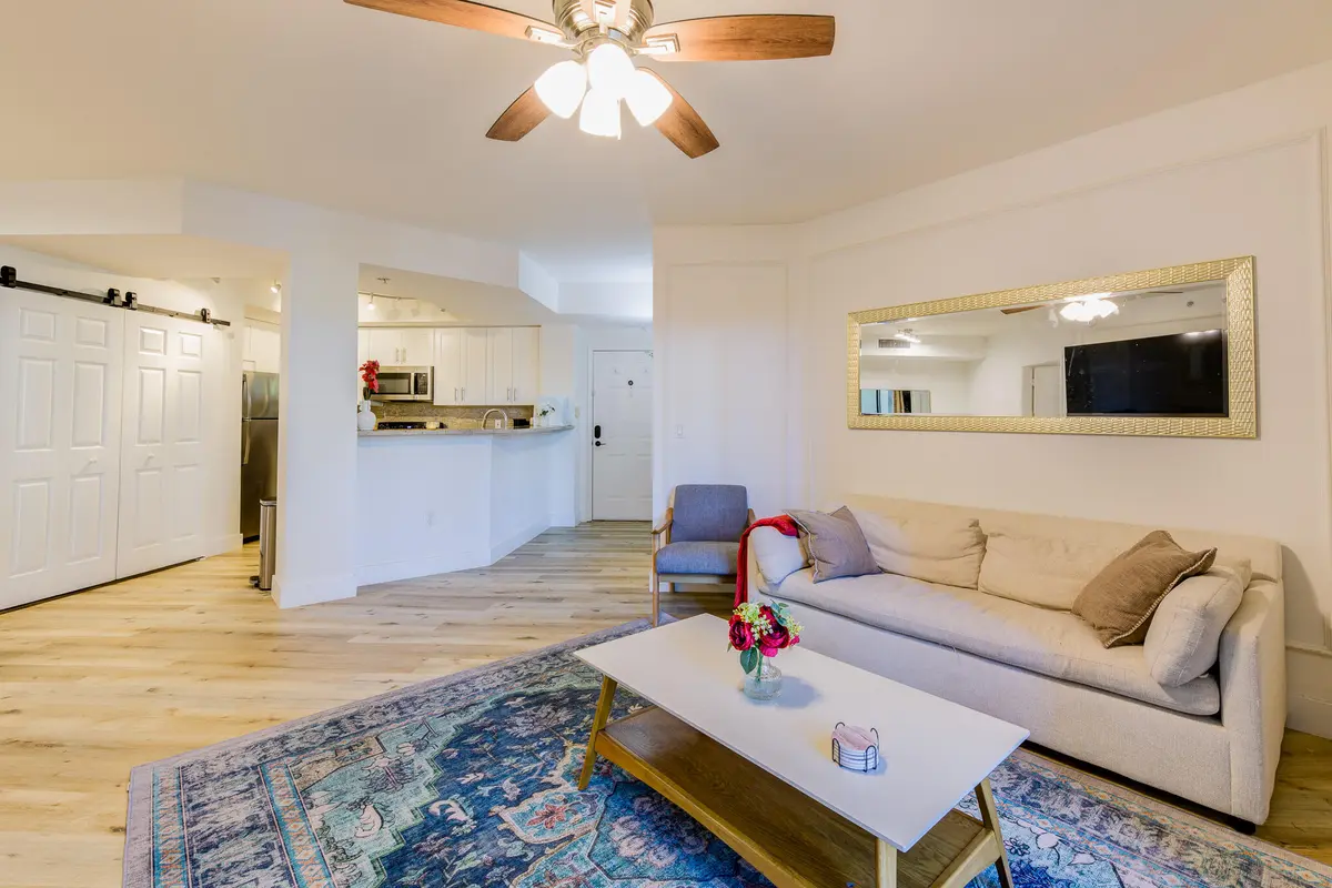 Living at 780 S Sapodilla Avenue 206, West Palm Beach