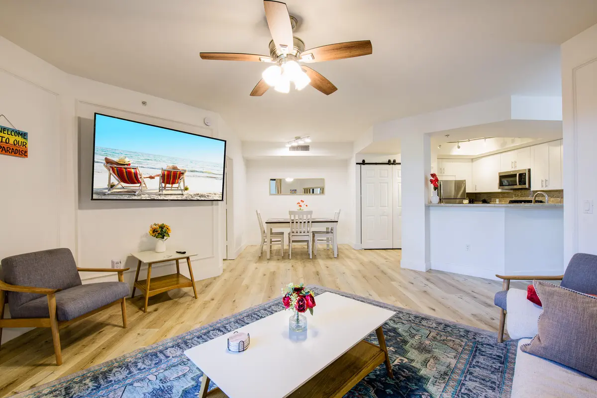 Living at 780 S Sapodilla Avenue 206, West Palm Beach