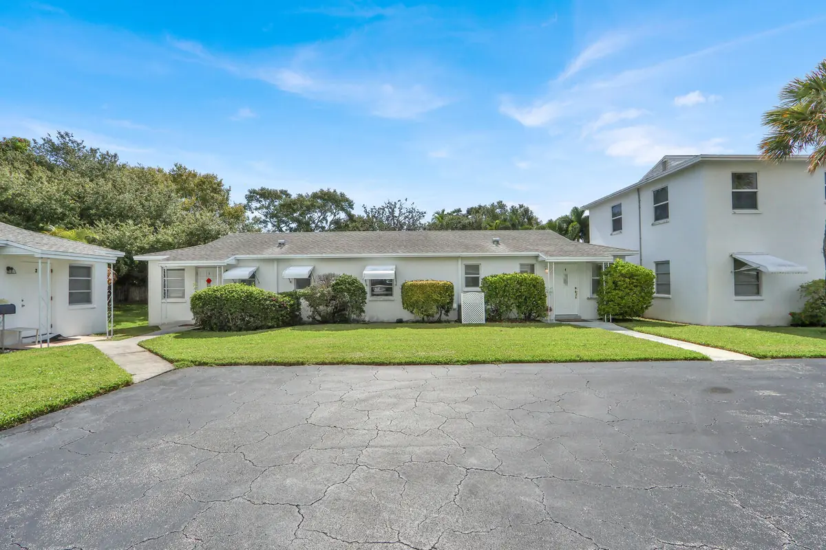 Front Entrance at 10084 Meridian Way 4, Palm Beach Gardens