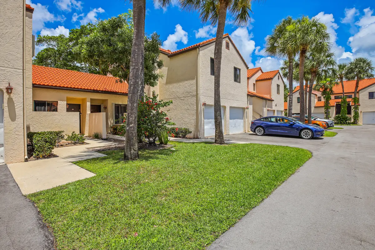 14 Via Casas Sur 103 (2) at 14 Vía De Casas Sur 103, Boynton Beach