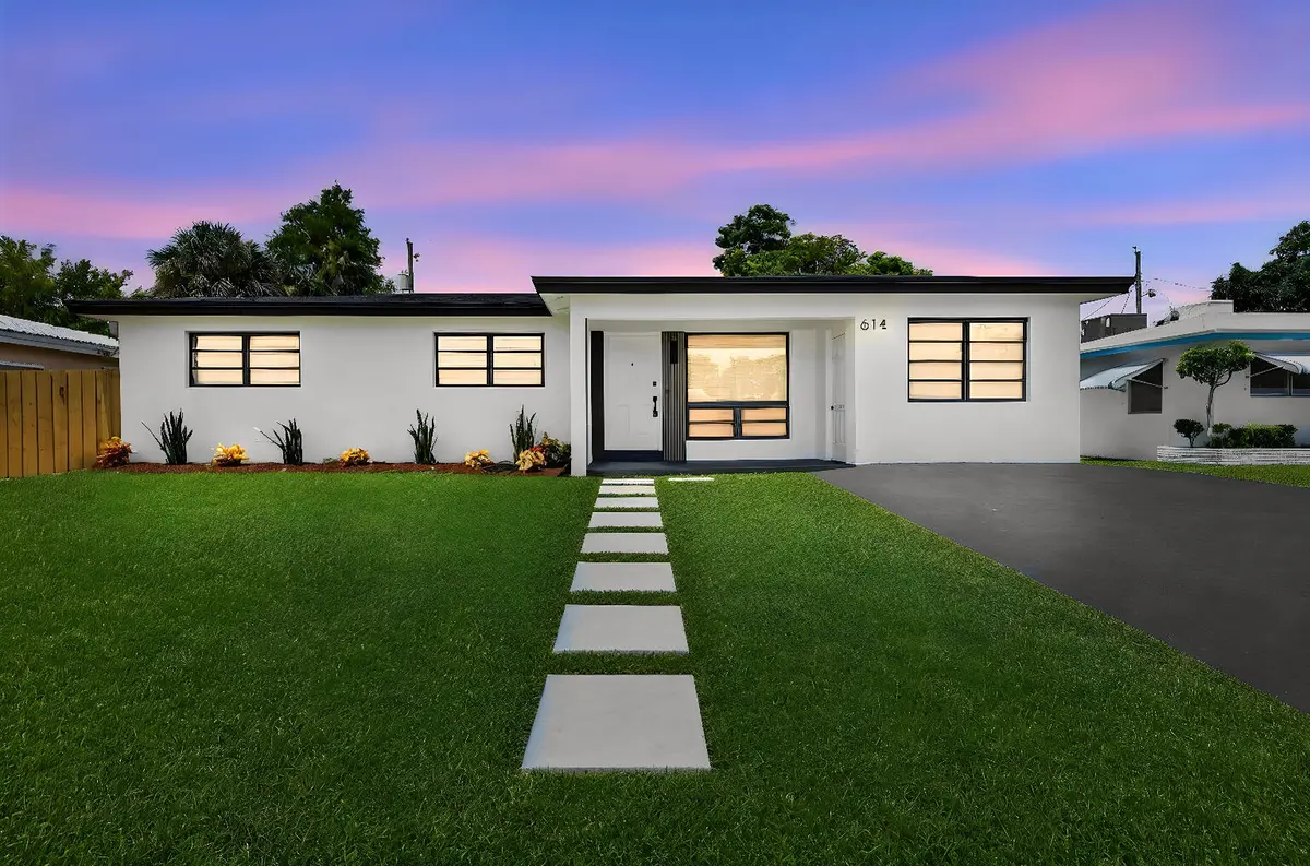 . at 614 N 32ND Court, Hollywood