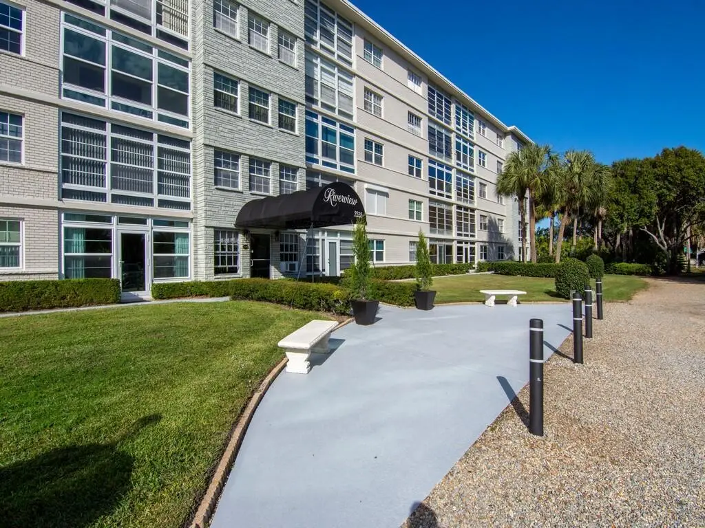 RIVERVIEW CONDOMINIUMS at 2333 Indian River Boulevard, Vero Beach
