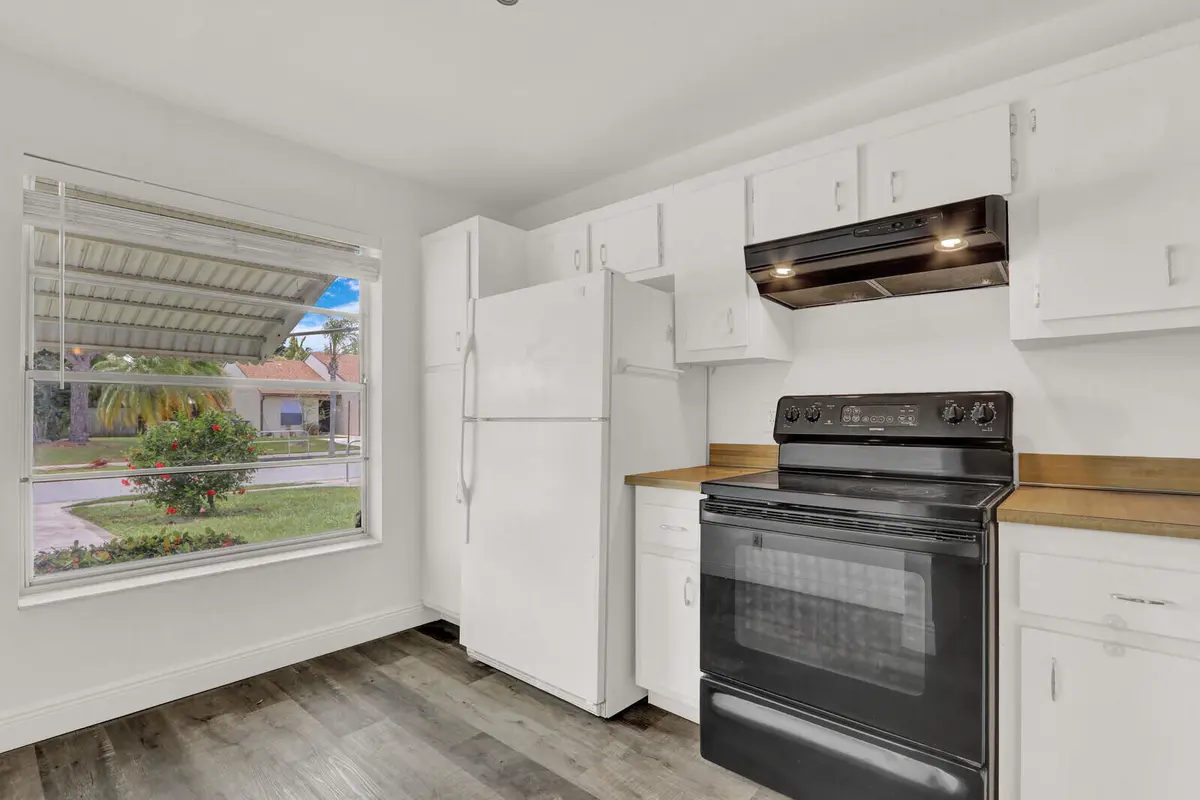 Kitchen at 113 PINEWOOD Court, Jupiter
