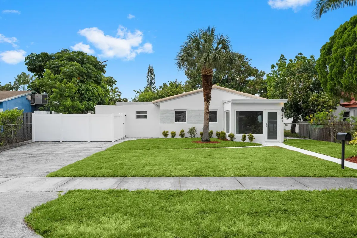 03_beyc6a21ec9900be2 at 631 NE 56th Court, Fort Lauderdale