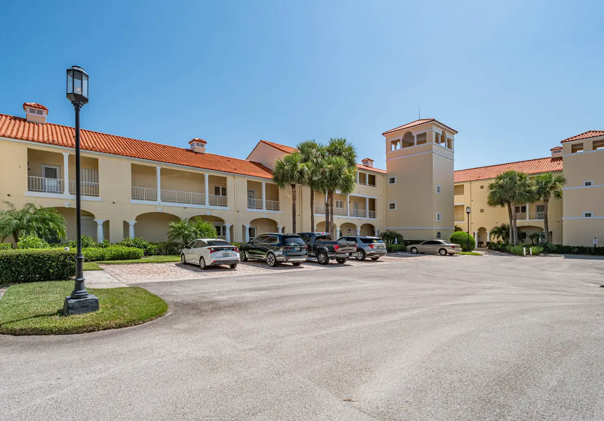5060 HARMONY Circle 105, Vero Beach, FL – photo 2