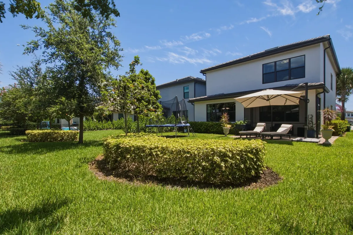 Back of Structure at 4601 Pinehurst Trail, Oakland Park