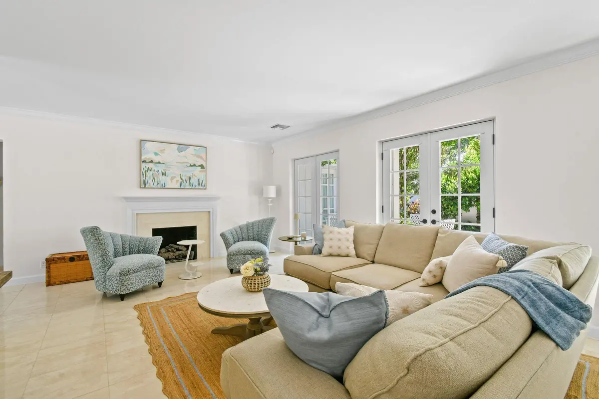 living area at 117 VIA VIZCAYA, Palm Beach