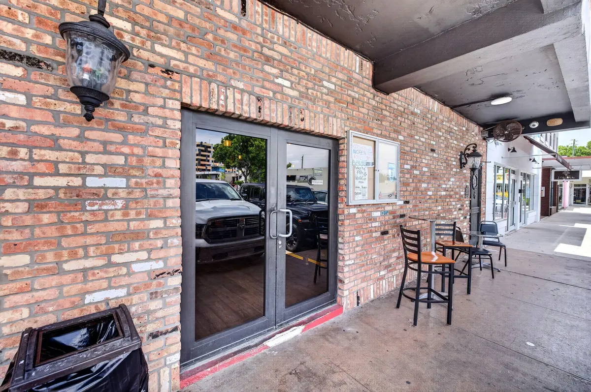 2-web-or-mls-699A2221 at 3045 N Federal Highway 32, Fort Lauderdale