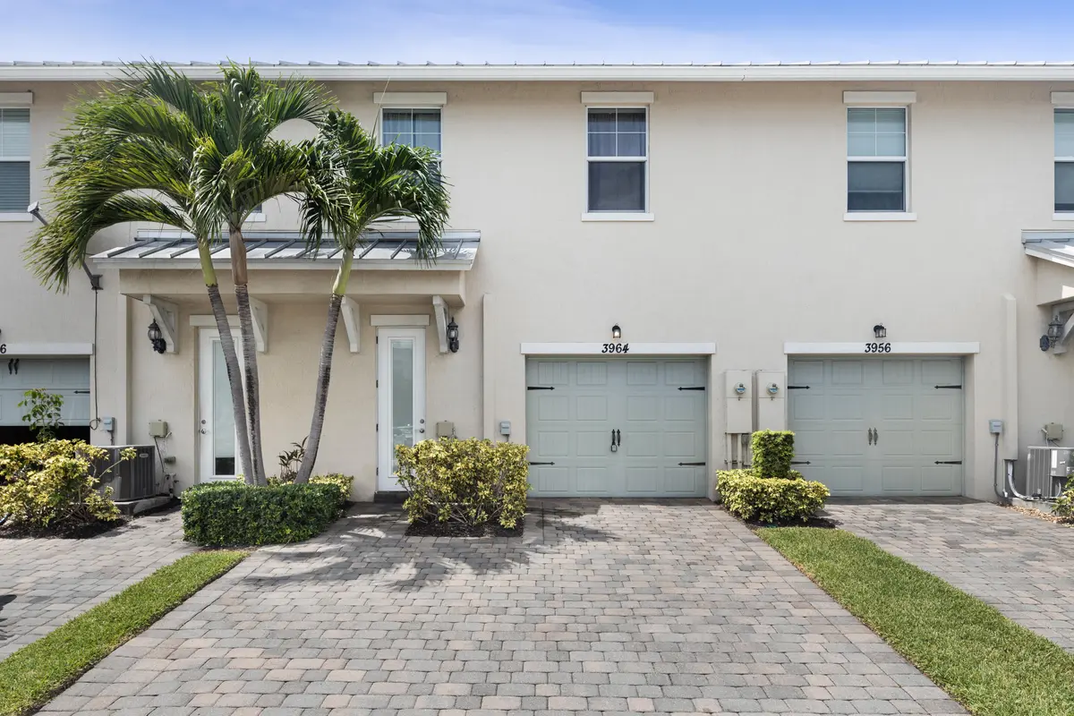 Back and Garage at 3964 Poinciana Lane, Hollywood