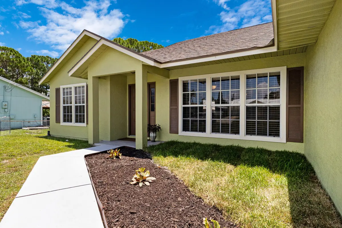Exterior at 574 SW Fairview Avenue,