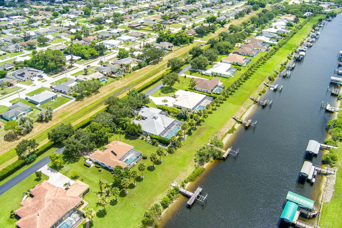 MAX_0019 at 2624 SW River Shore Drive,