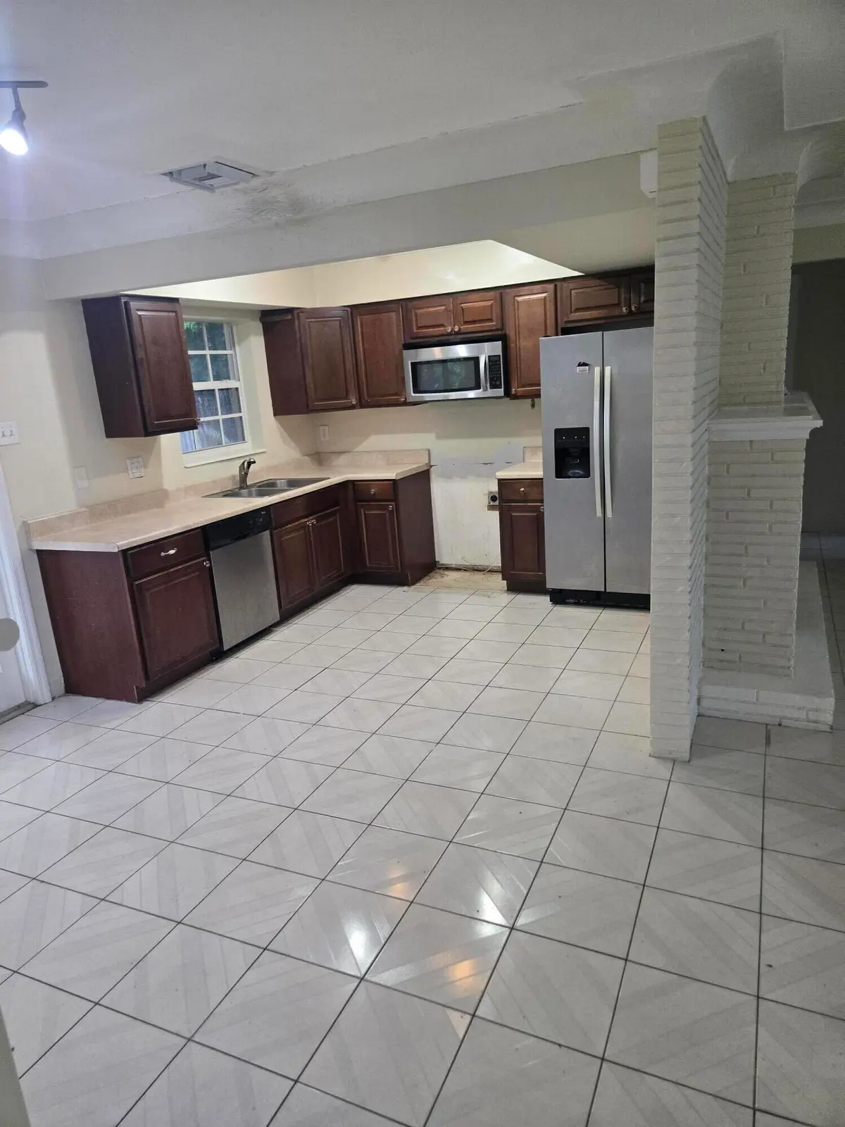 20260727_174619 at 311 NE 42nd Street, Oakland Park