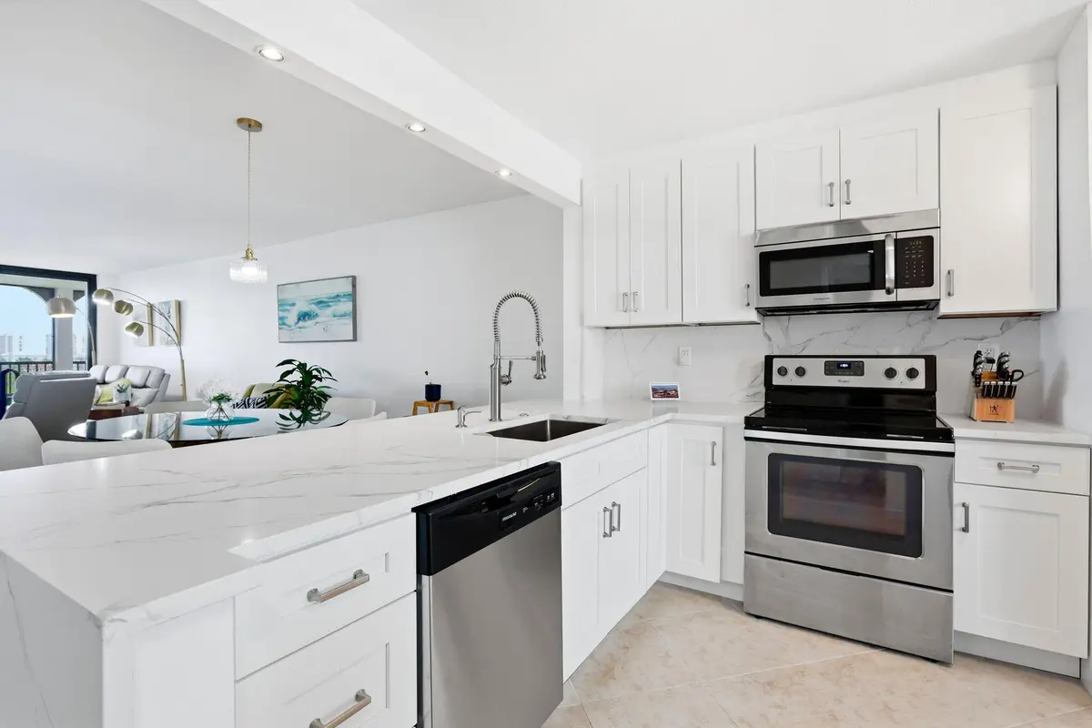 10-web-or-mls-009_0E2A6340 at 1629 Riverview Road 818, Deerfield Beach