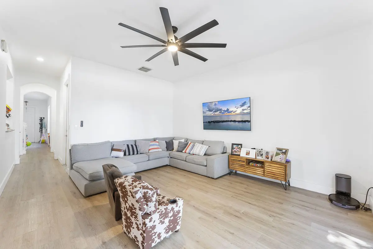 20-web-or-mls-DSC06129 at 4414 MORGAN Lane, Davie