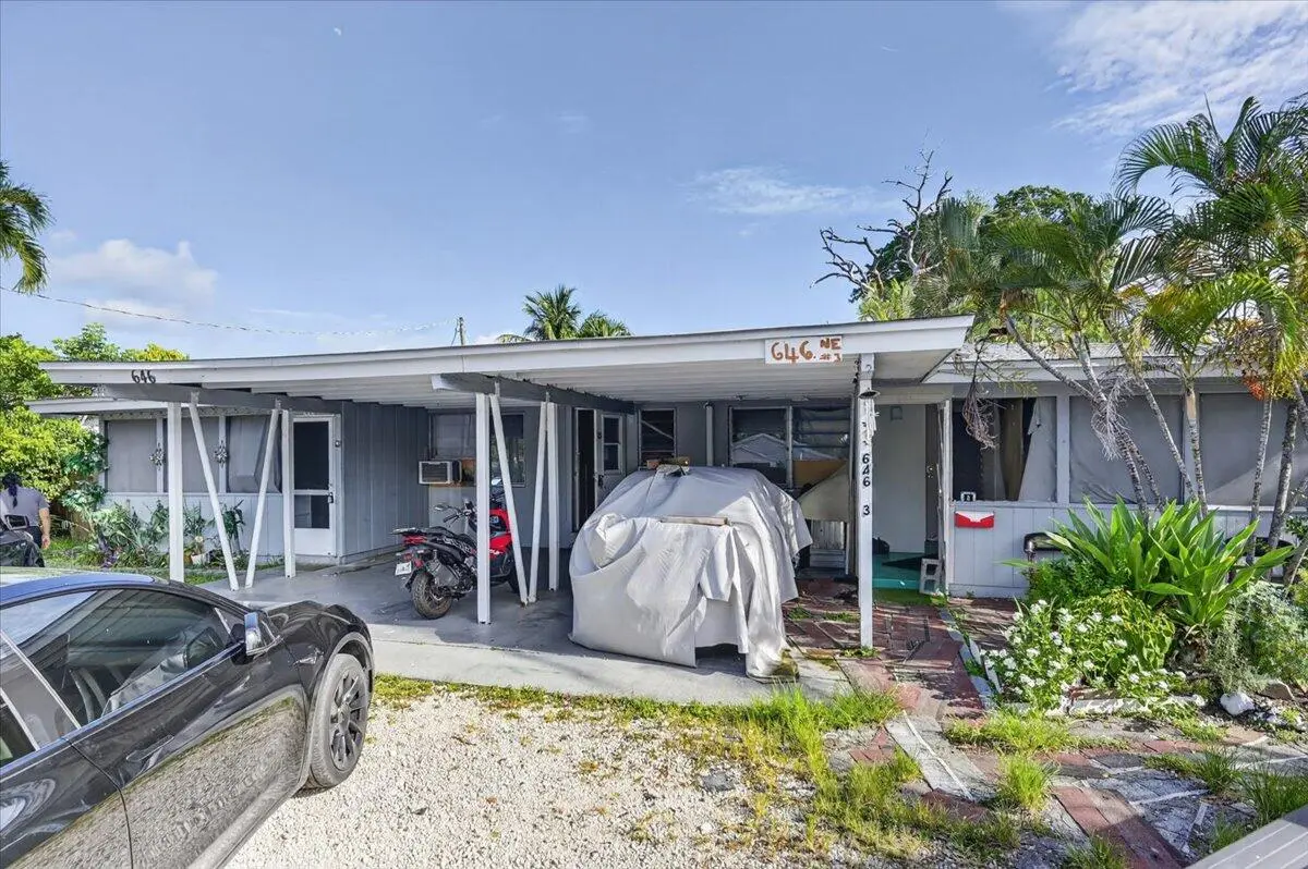 01-CBW_0150 at 646 NE 38th Street, Oakland Park