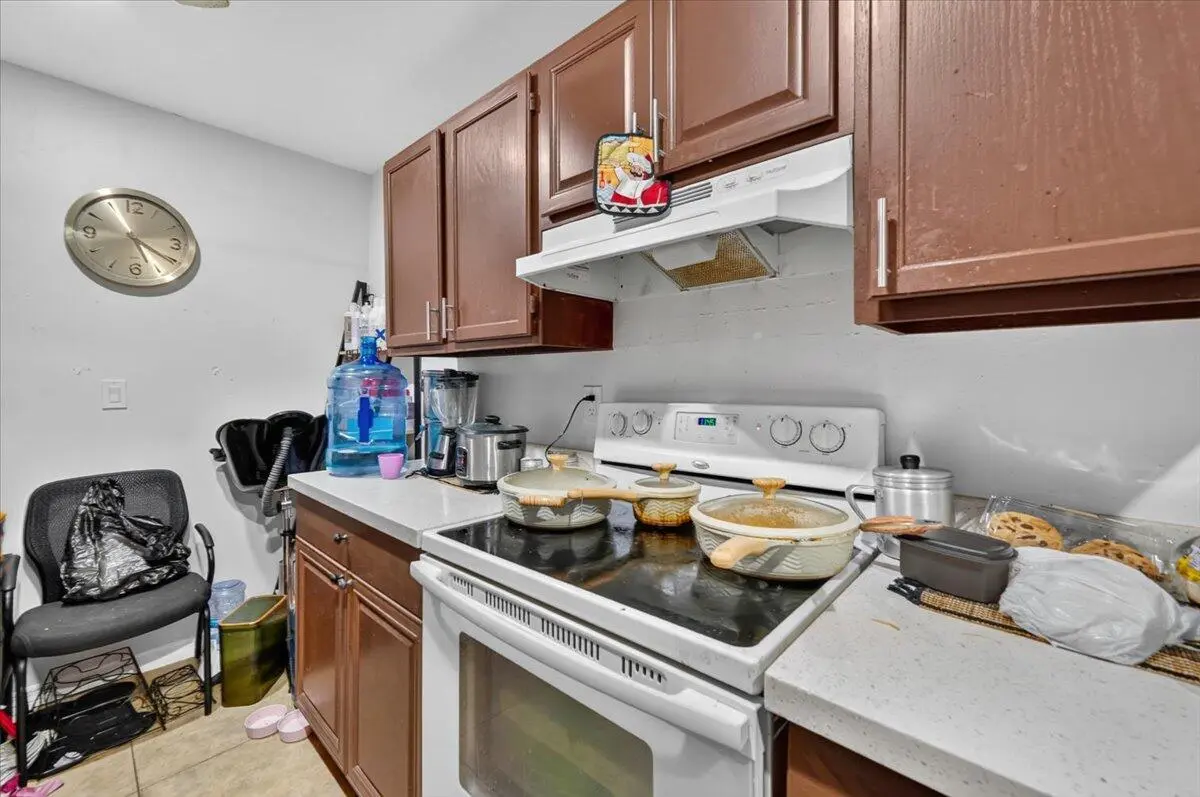 07-CBW_9995 at 646 NE 38th Street, Oakland Park