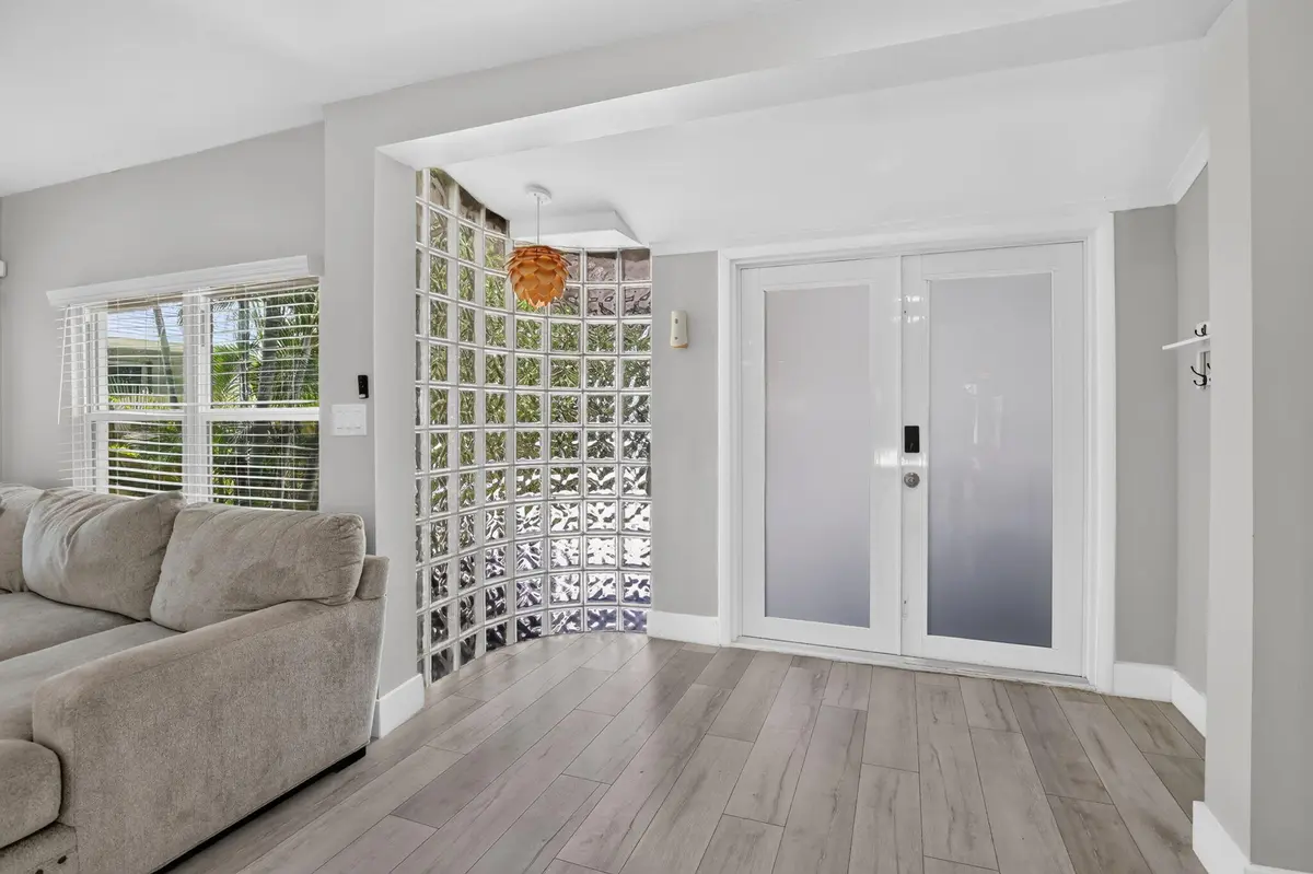 5-web-or-mls-_A7A9468 at 615 NE 13TH Avenue, Fort Lauderdale