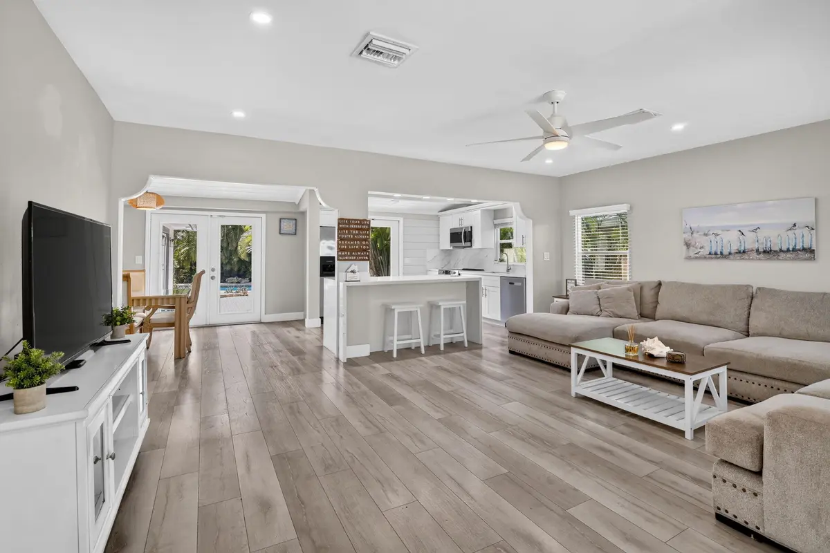 6-web-or-mls-_A7A9462 at 615 NE 13TH Avenue, Fort Lauderdale